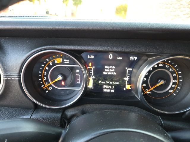 Used 2021 Green Jeep Unlimited Sahara image 9
