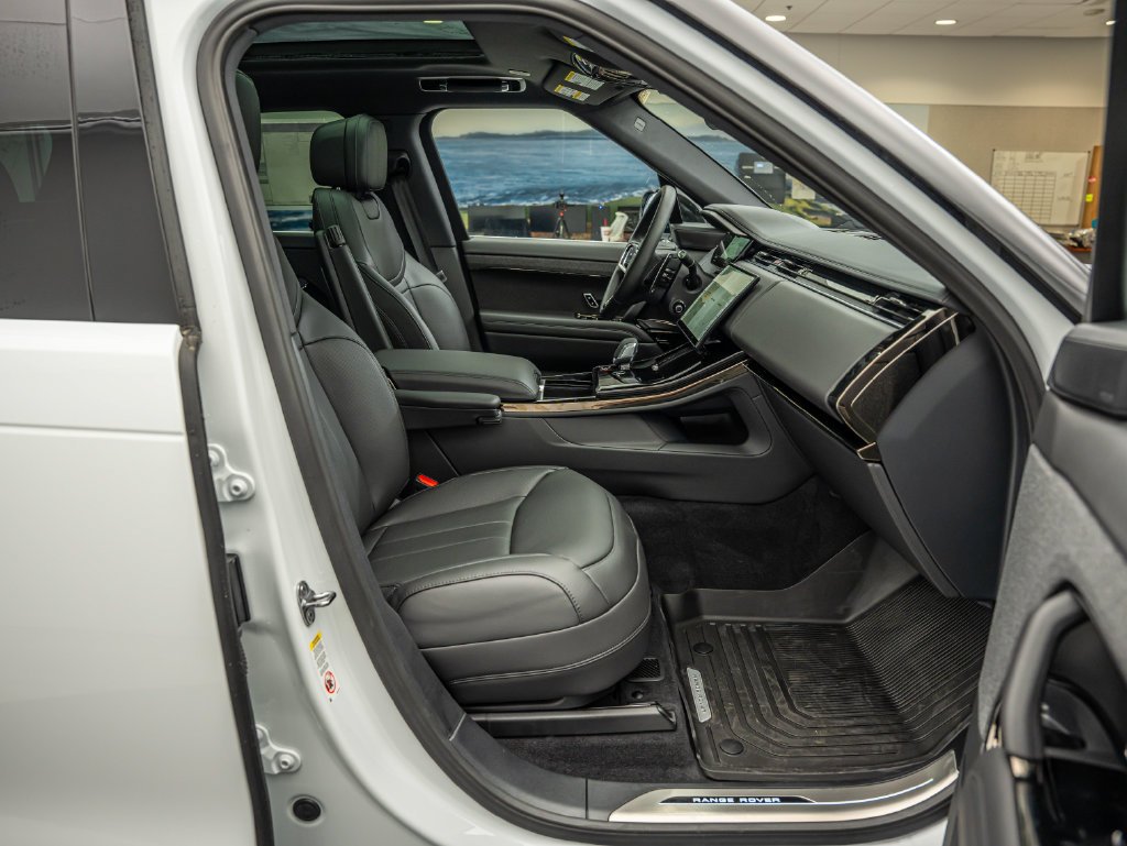 New 2026 Fuji White Land Rover Dynamic SE image 32