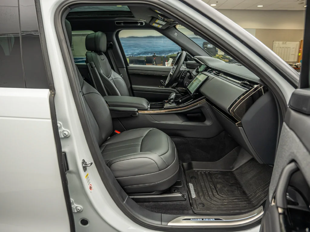 New 2026 Fuji White Land Rover Dynamic SE image 32
