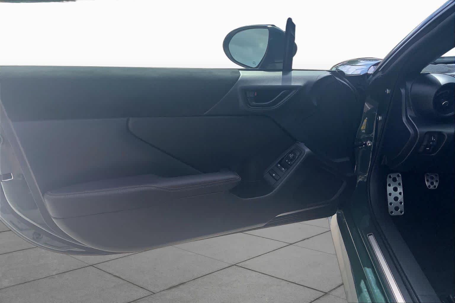 Used 2025 Ridge Green Toyota Hakone Edition image 18