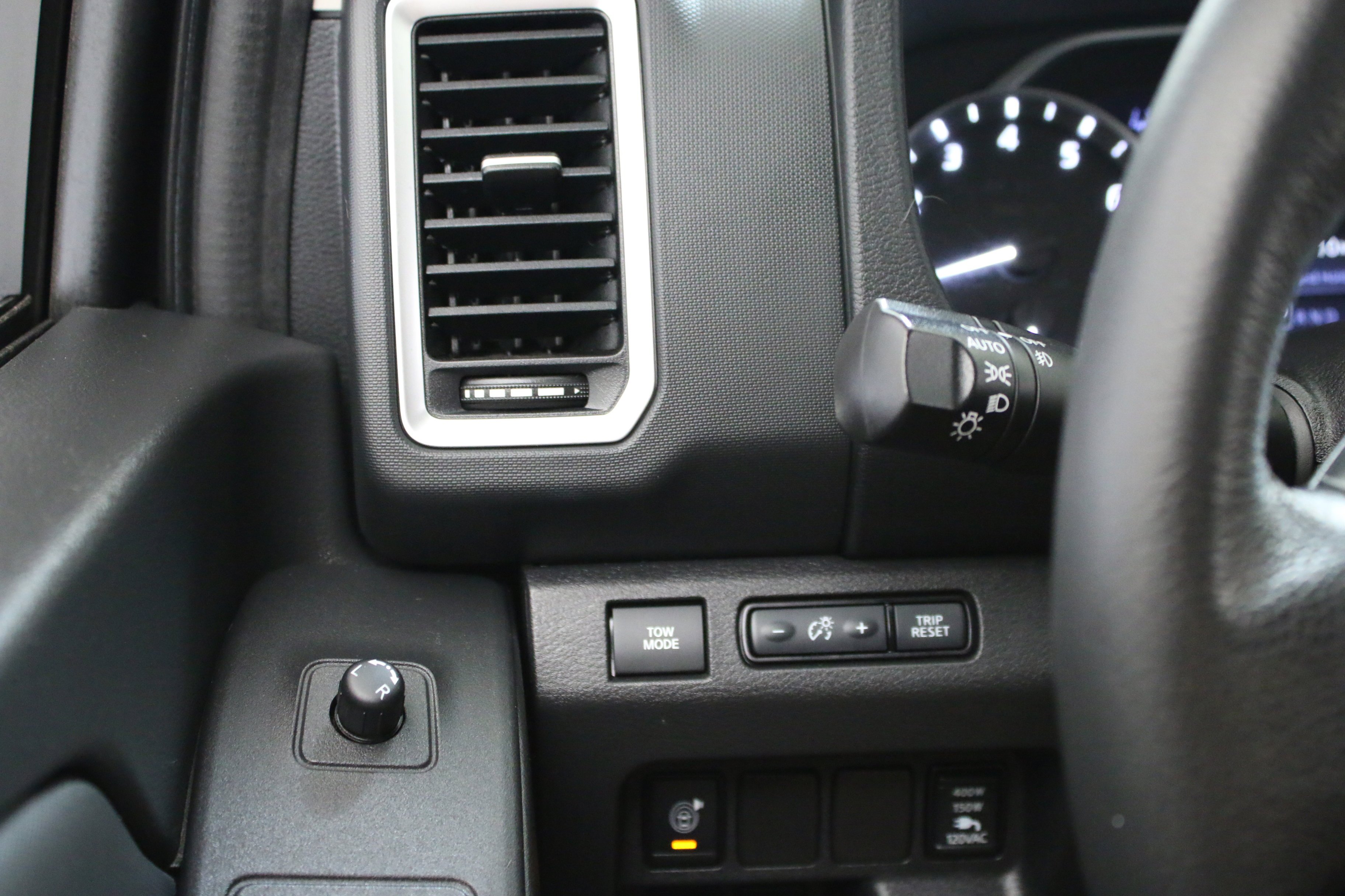 Used 2022 Gray Nissan King Cab SV 4x4 image 17