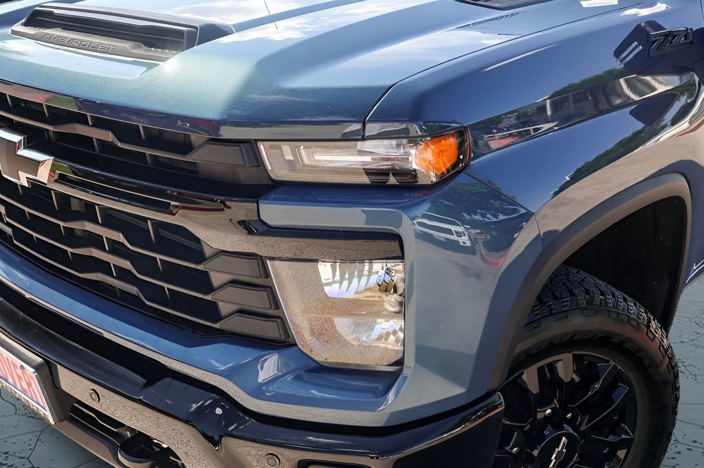 Used 2025 Lakeshore Blue Metallic Chevrolet Custom image 3
