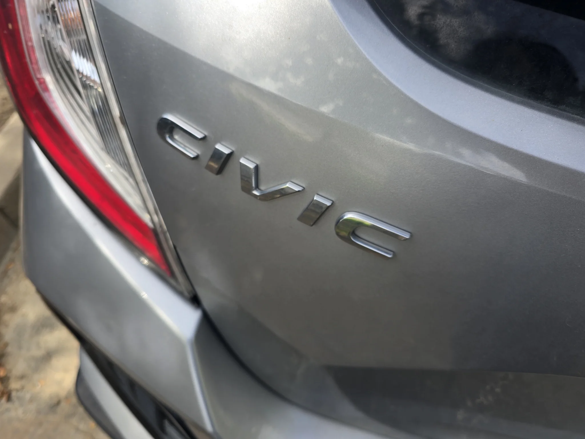 Used 2018 Lunar Silver Metallic Honda Sport Touring image 12