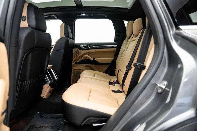 Used 2014  Porsche Diesel Platinum Edition image 8