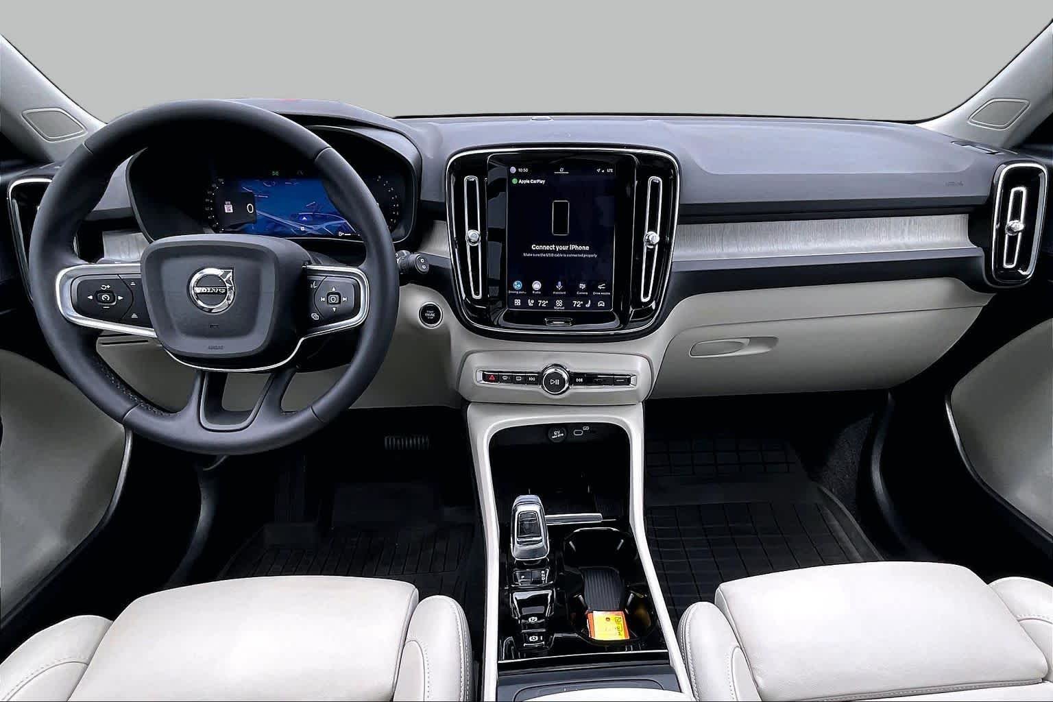 Used 2023 Crystal White Metallic Volvo Plus Dark Theme image 15