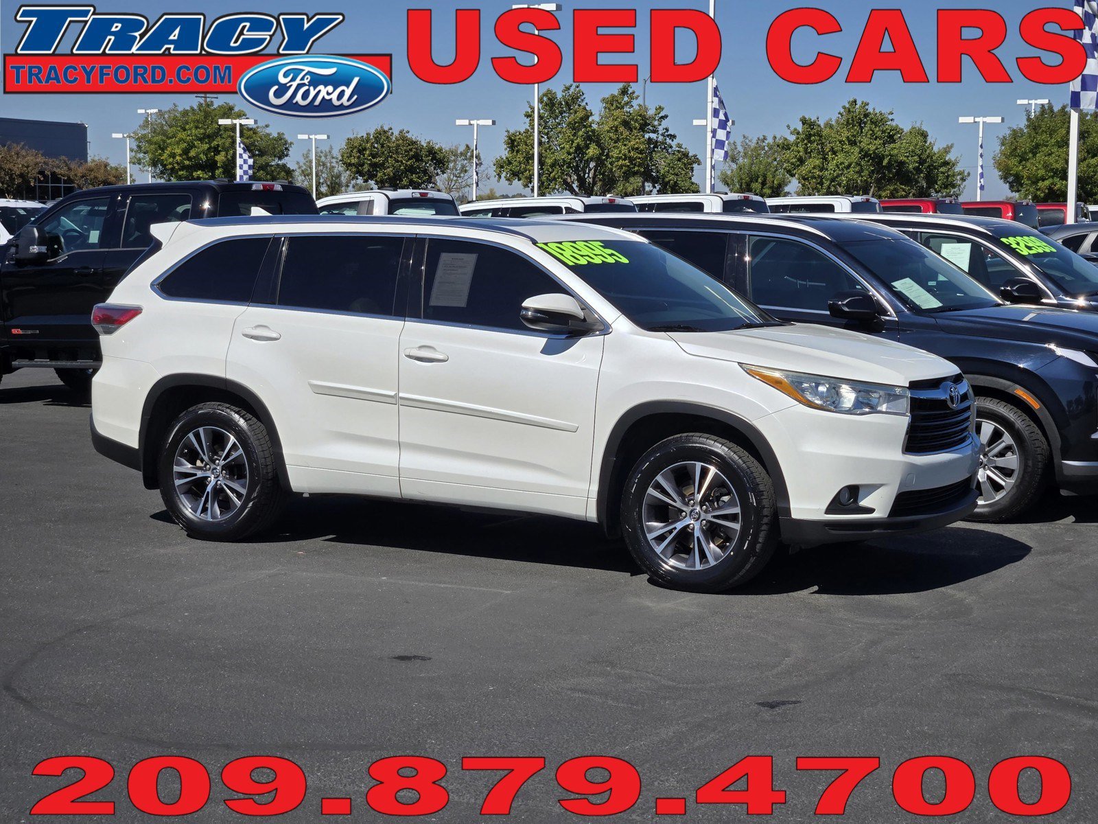 Used 2016 White Toyota XLE image 1