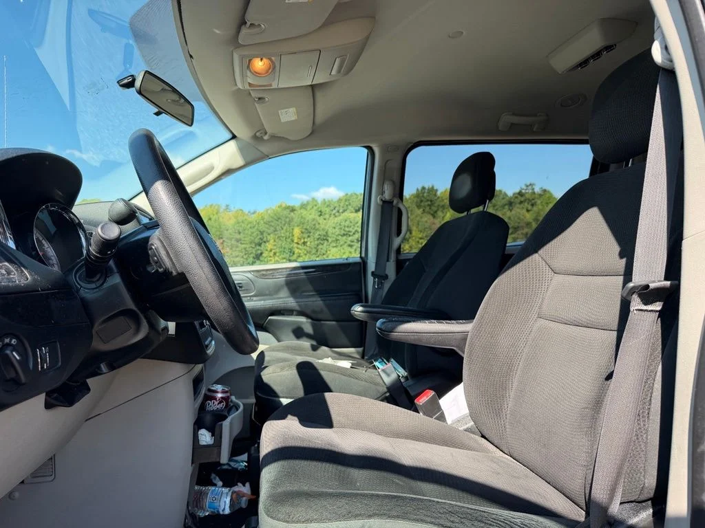 Used 2018 Gray Dodge SE image 18