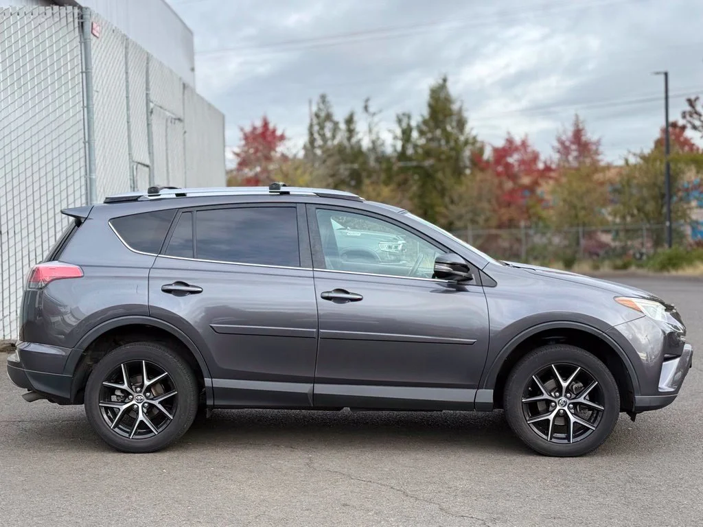 Used 2018 Magnetic Gray Metallic Toyota SE image 6