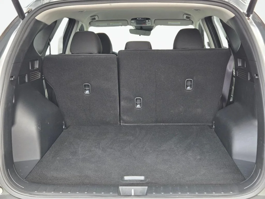 Used 2023 Gray Hyundai SEL image 8