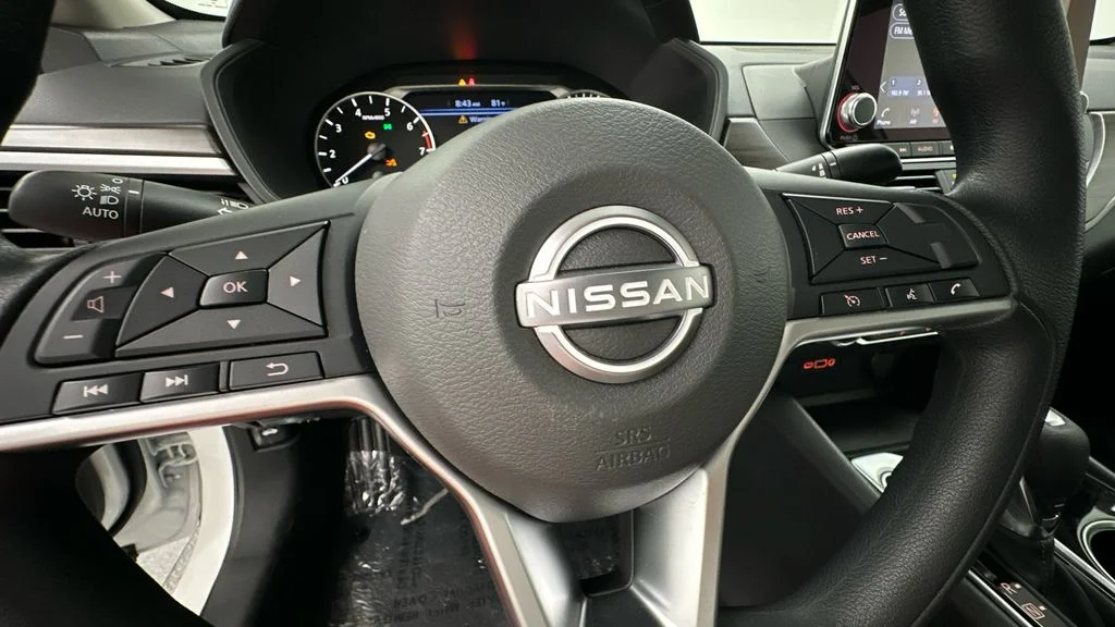 Used 2024 White Nissan 2.5 SV image 15
