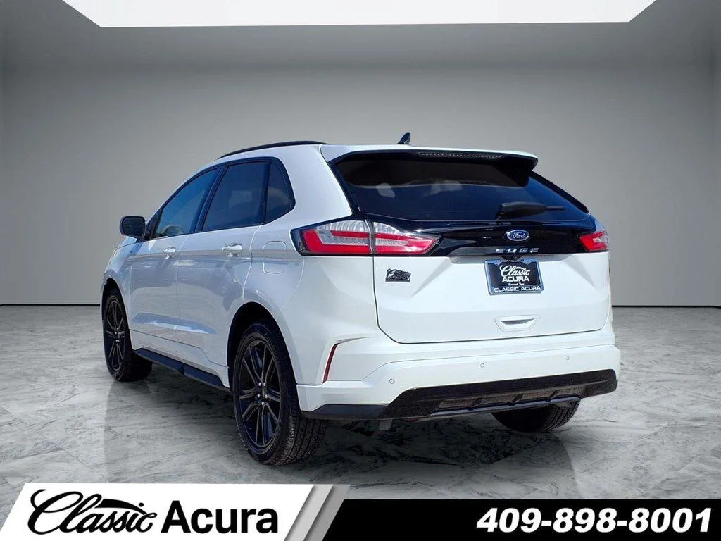 Used 2024 Star White Metallic Tri-Coat Ford ST-Line image 5