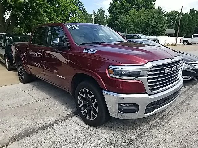 2025 RAM 1500 Laramie 4x4 Crew Cab 5'7's photo
