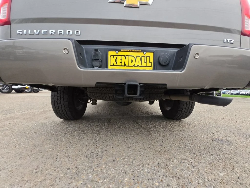 Used 2017 PEPPERDUST METALLIC Chevrolet LTZ image 27