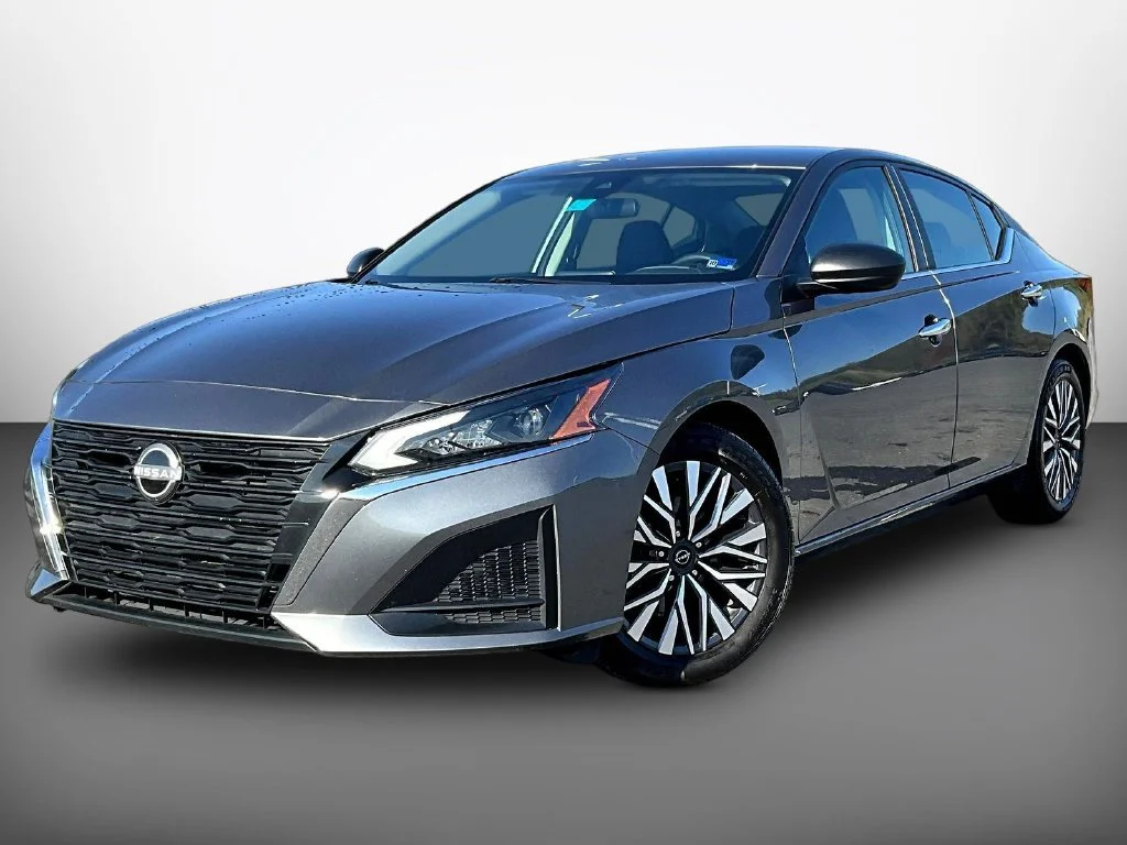 Used 2025 Gray Nissan 2.5 SV image 3