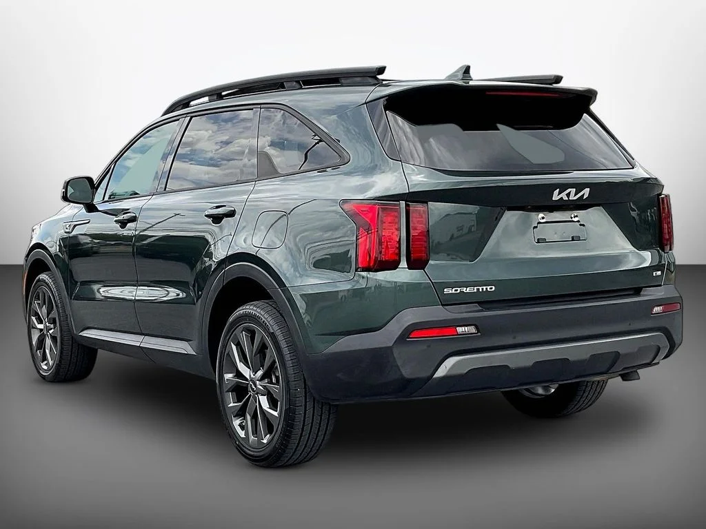 Used 2023 Green Kia X-Line EX image 4