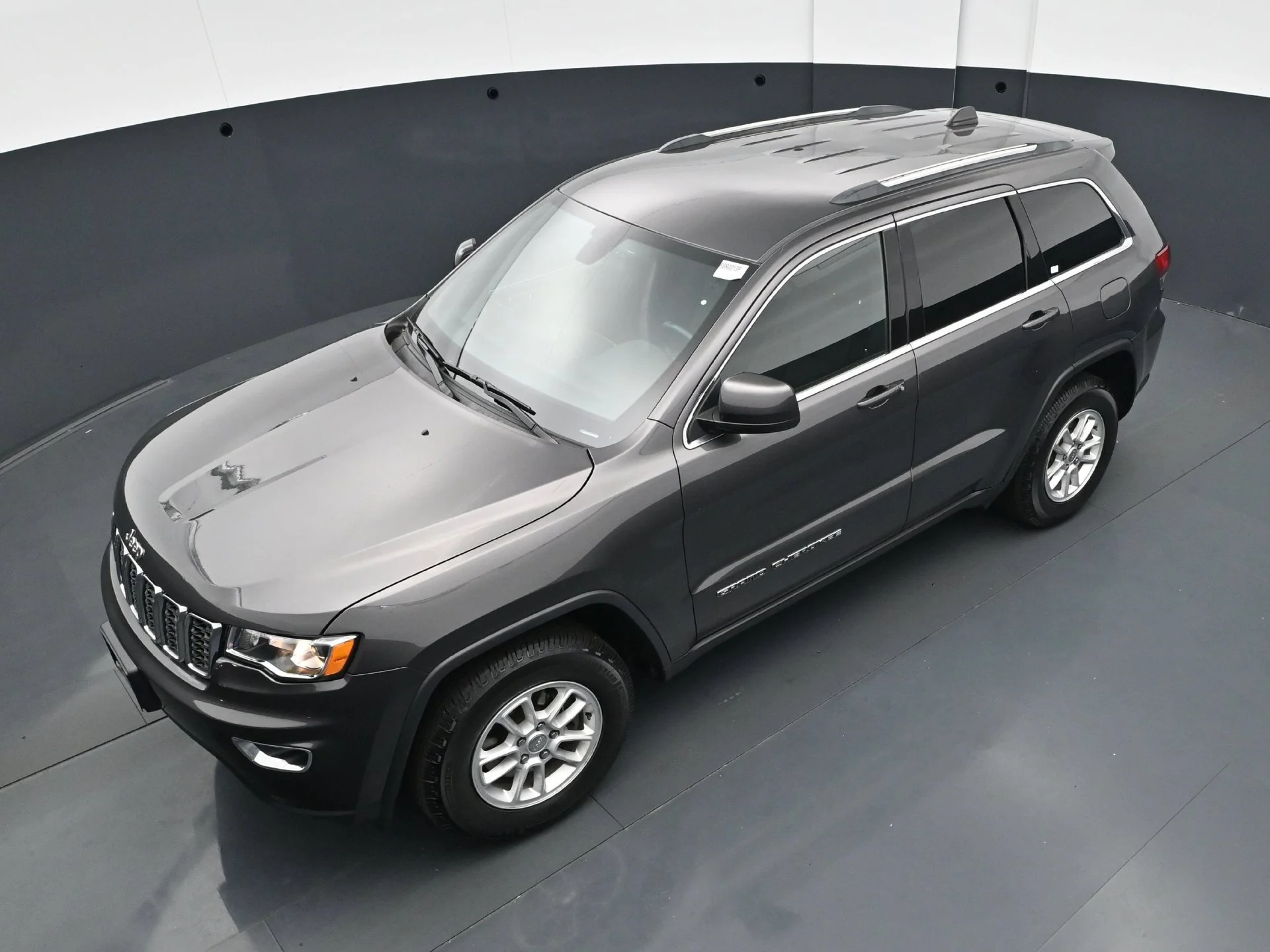 Used 2020 Granite Crystal Metallic Clearcoat Jeep Laredo E image 40