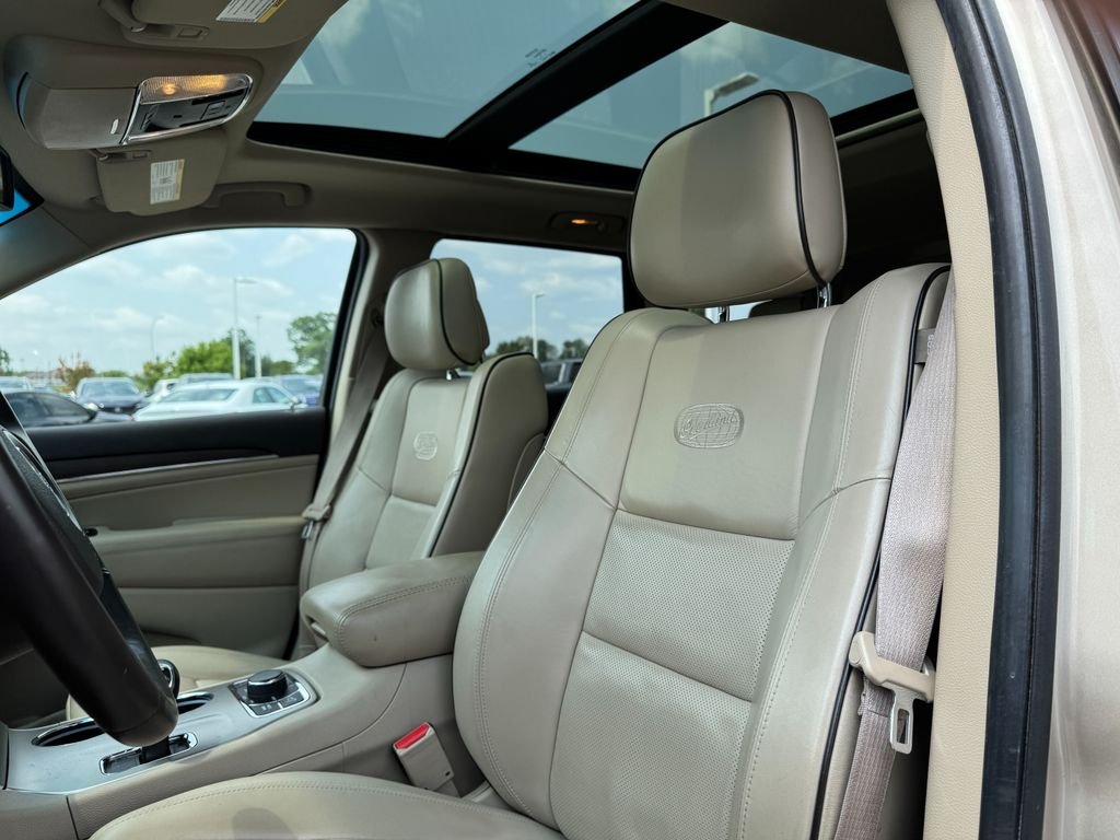 Used 2014 Cashmere Jeep Overland image 20