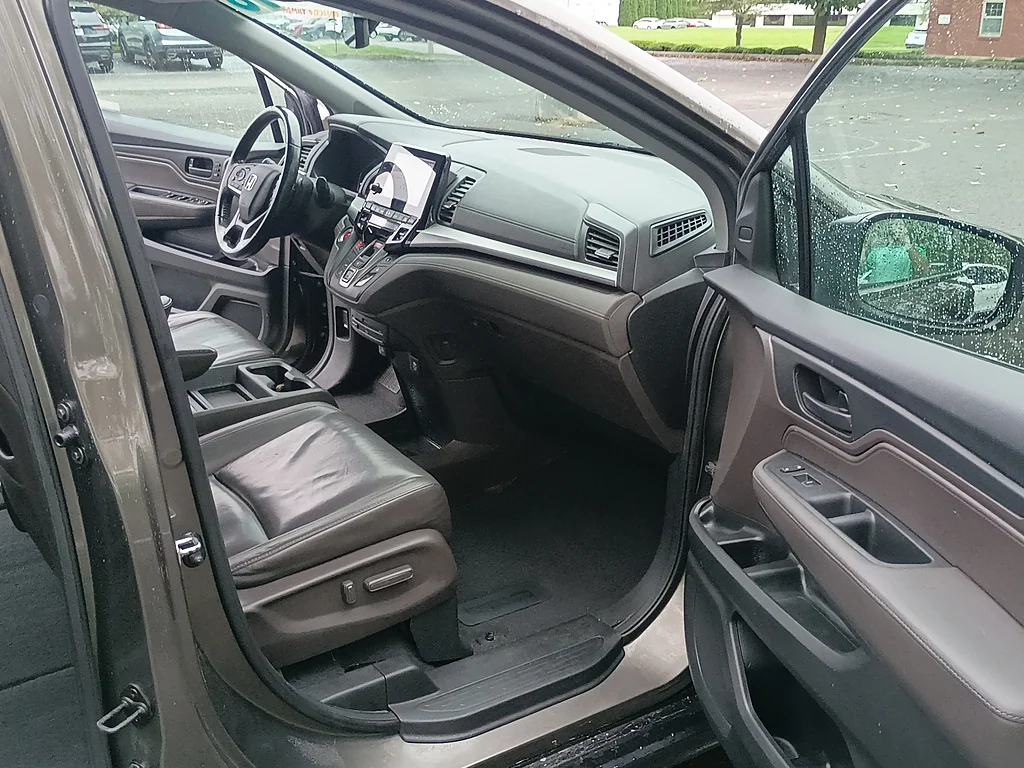 Certified Used 2018 Modern Steel Metallic Honda EX-L w/Navi w/RES image 17