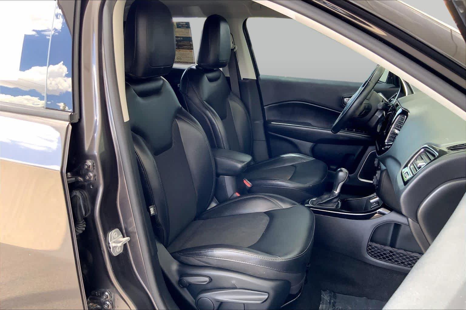 Used 2019 Granite Crystal Metallic Clearcoat Jeep Altitude image 9