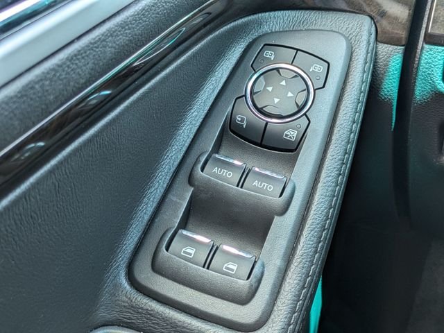Used 2015  Ford Limited image 21