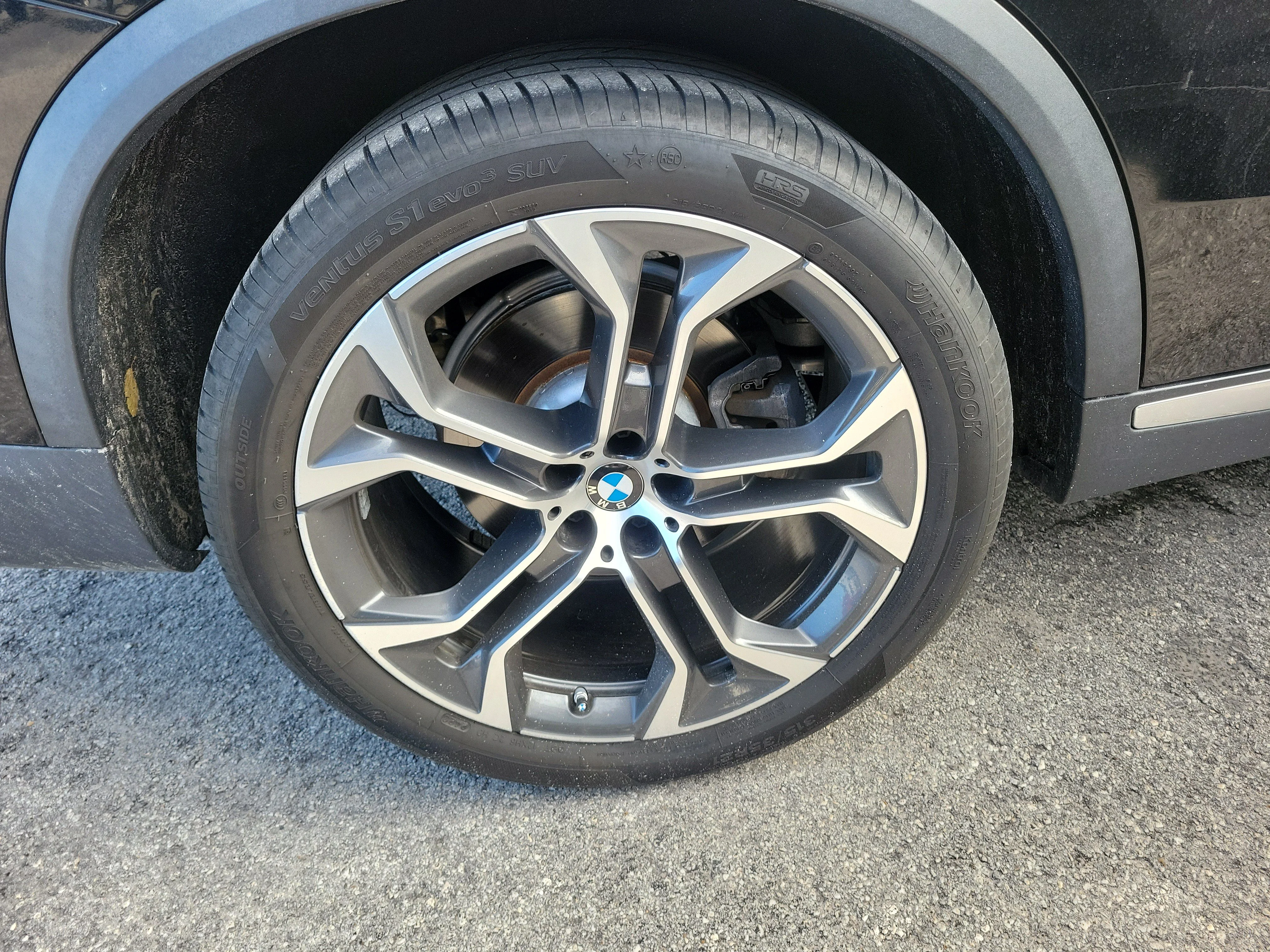 Used 2020 Jet Black BMW sDrive40i image 8