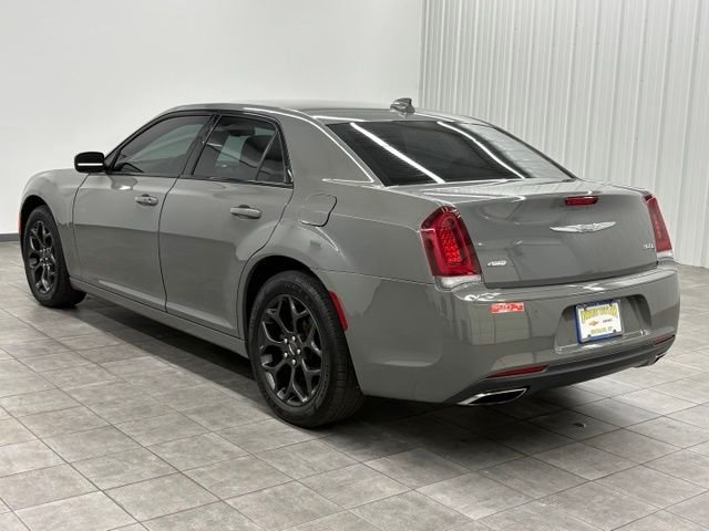 Used 2019 White Chrysler S image 4