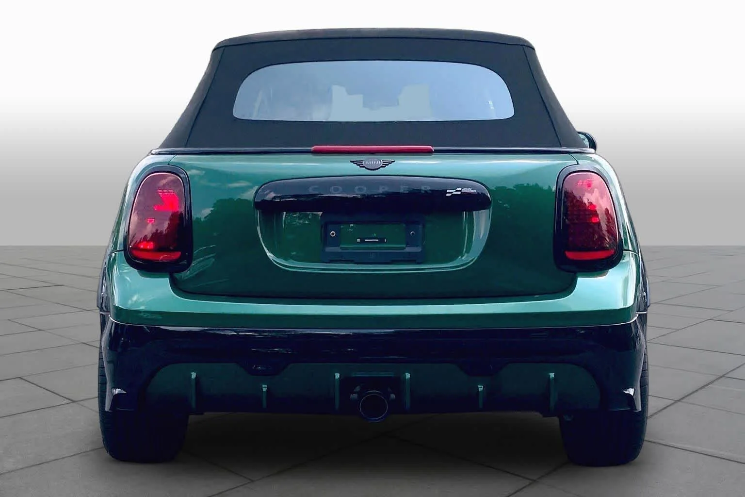 New 2026 British Racing Green IV Metallic MINI Iconic image 4