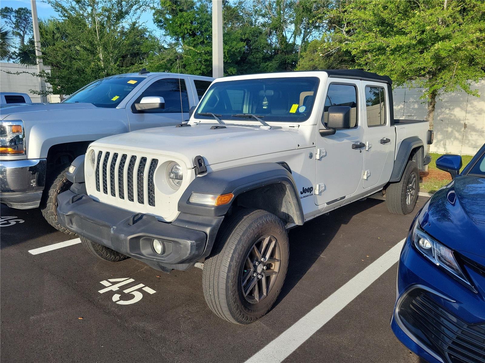 2020 Jeep Gladiator Sport S's photo