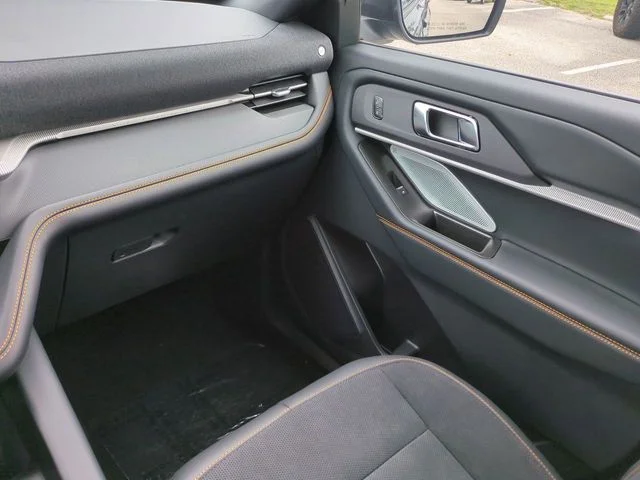 New 2026 Carbonized Gray Metallic Ford Tremor® image 17