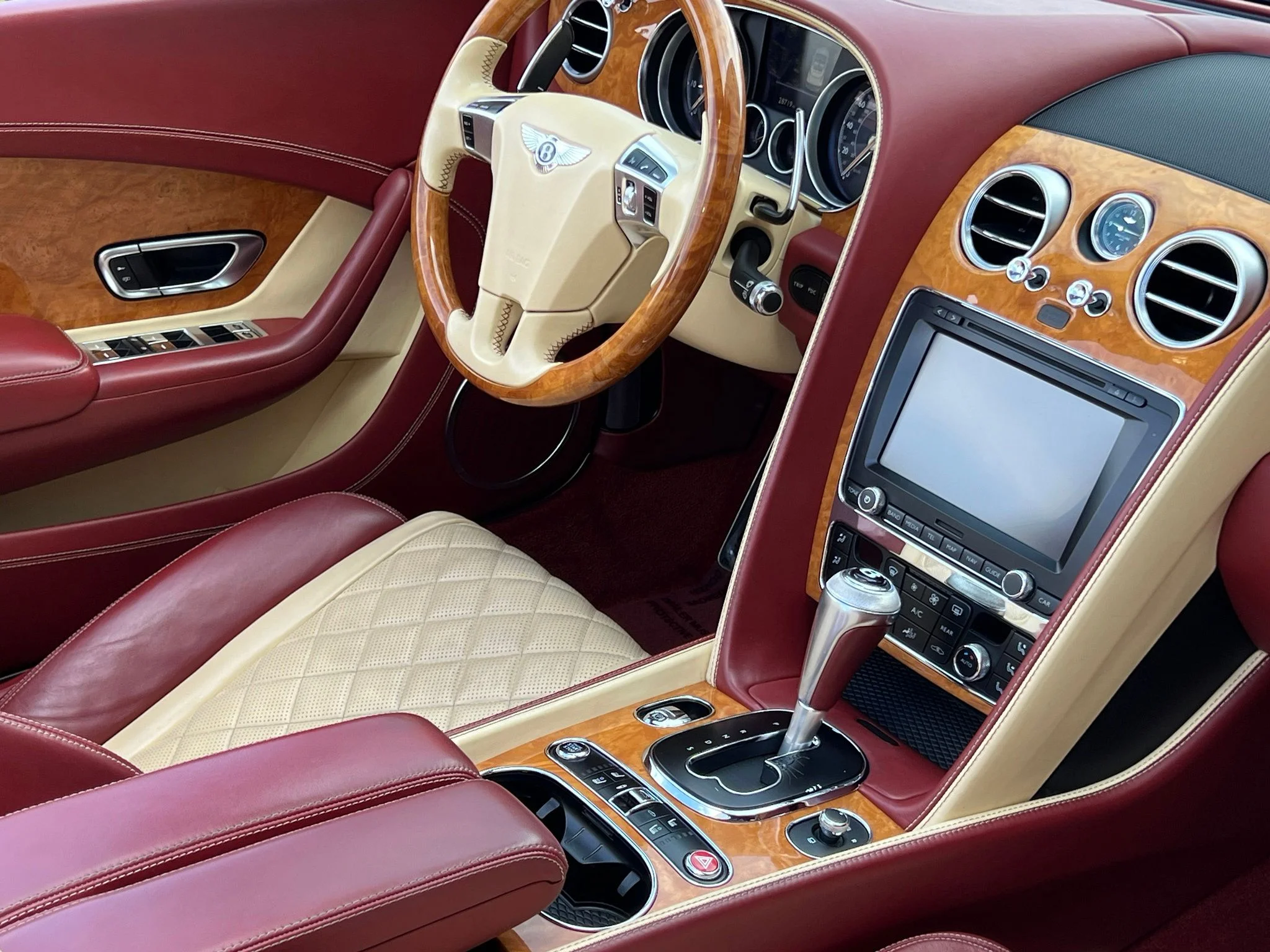 Used 2017 Gold Bentley W12 image 20