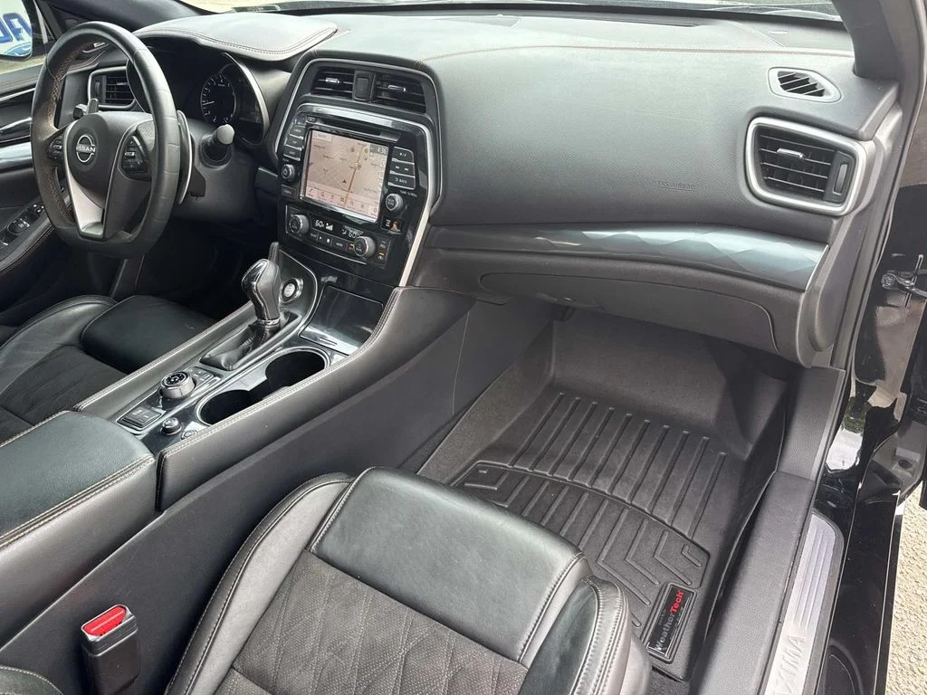 Used 2023 Black Nissan SR image 21