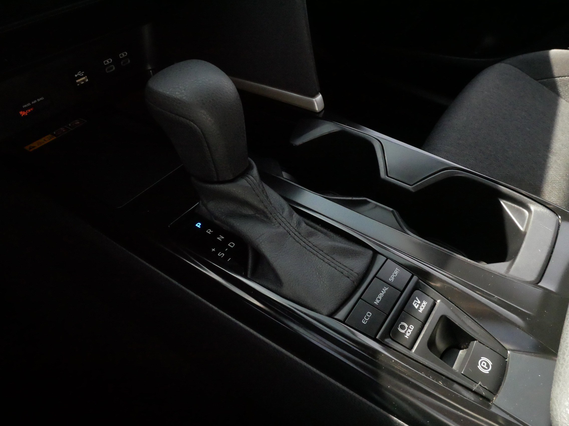 2025 Toyota Camry LE - Photo 26