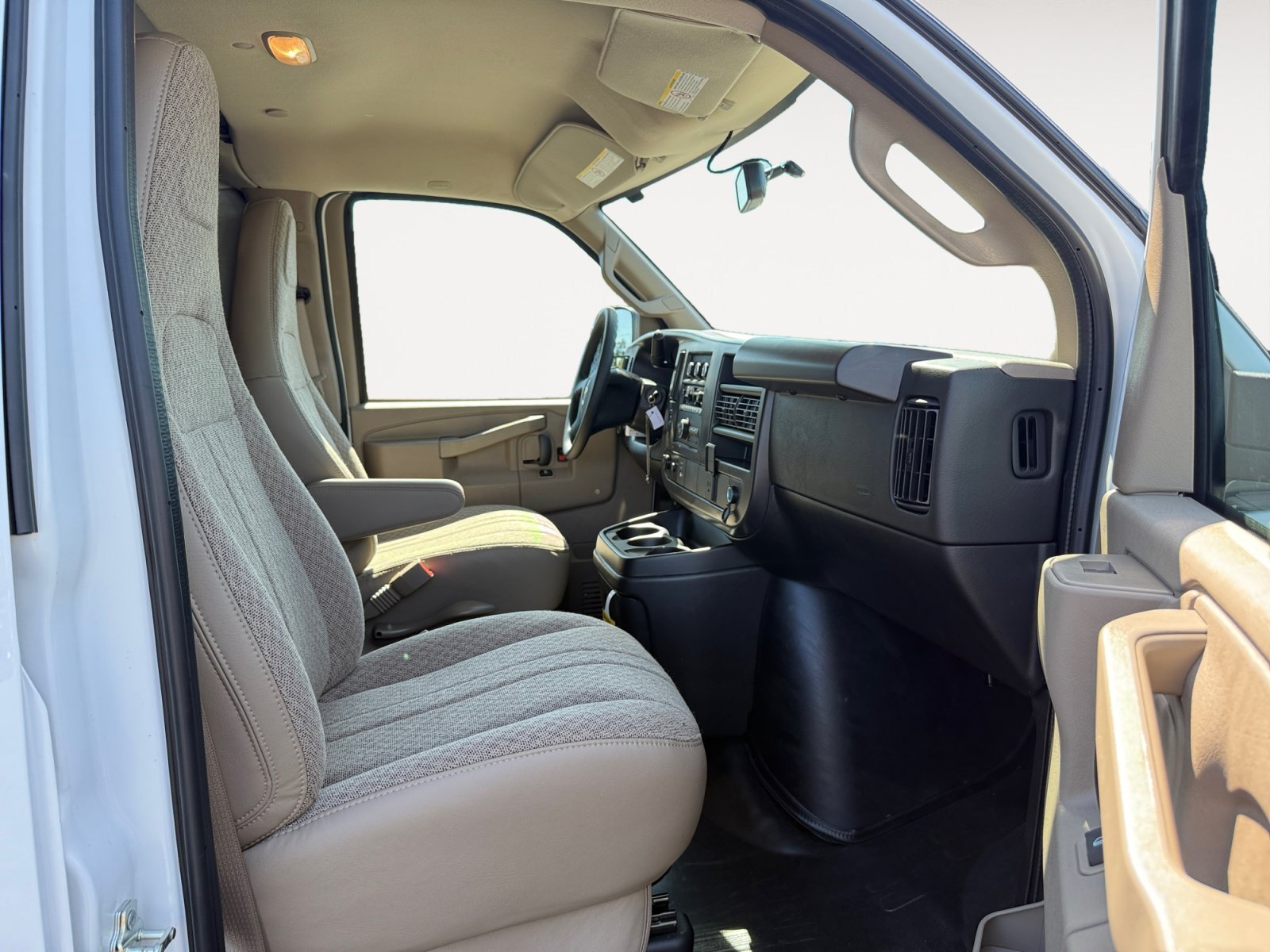 2026 Chevrolet Express Cargo Work Van - Photo 19