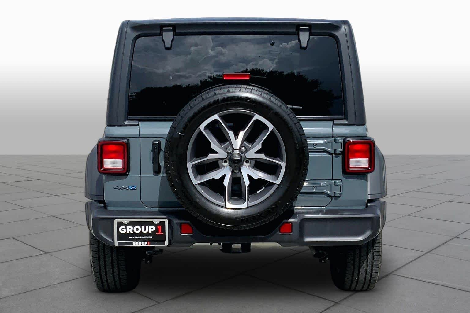Used 2025 Anvil Clearcoat Jeep Sport S image 5