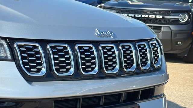 Certified Used 2025 Silver Jeep Limited image 3