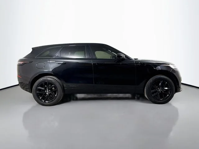 Used 2026 Black Land Rover Dynamic SE image 4