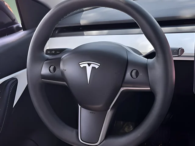 Used 2022  Tesla Long Range image 12
