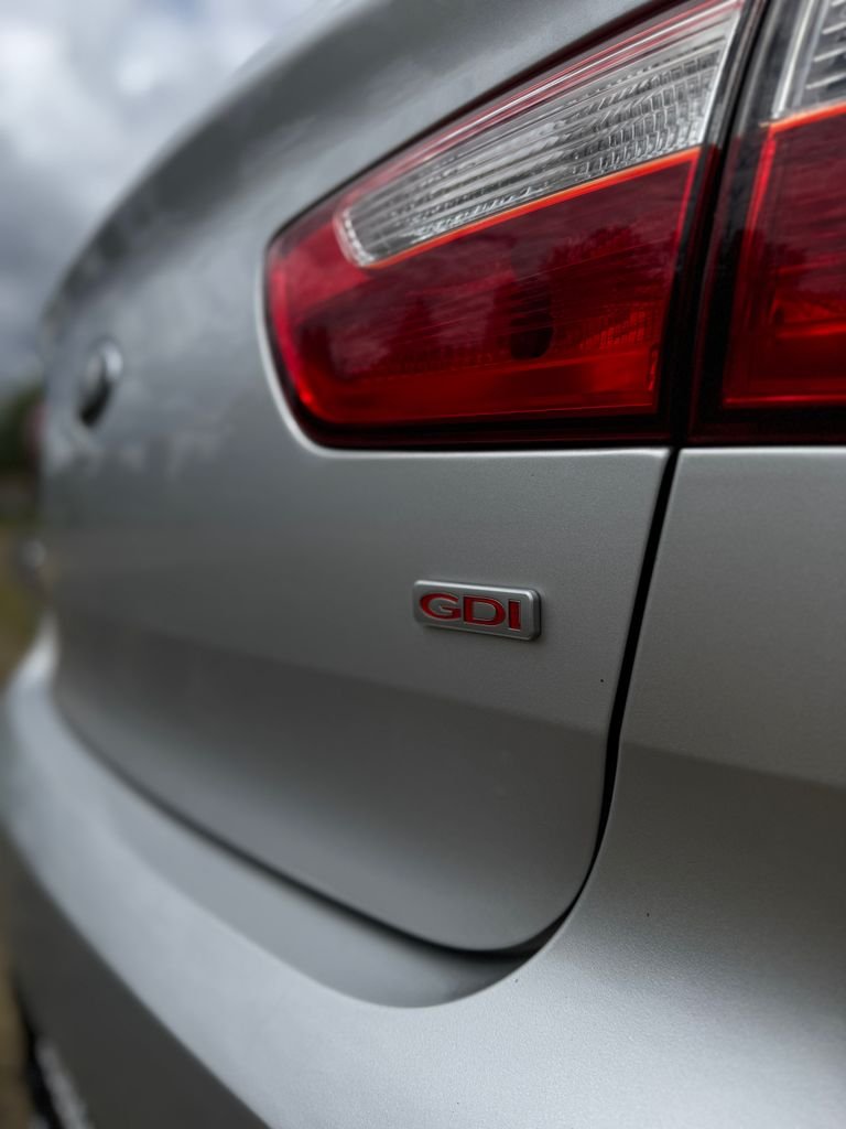 Used 2016 Bright Silver Metallic Kia LX image 25