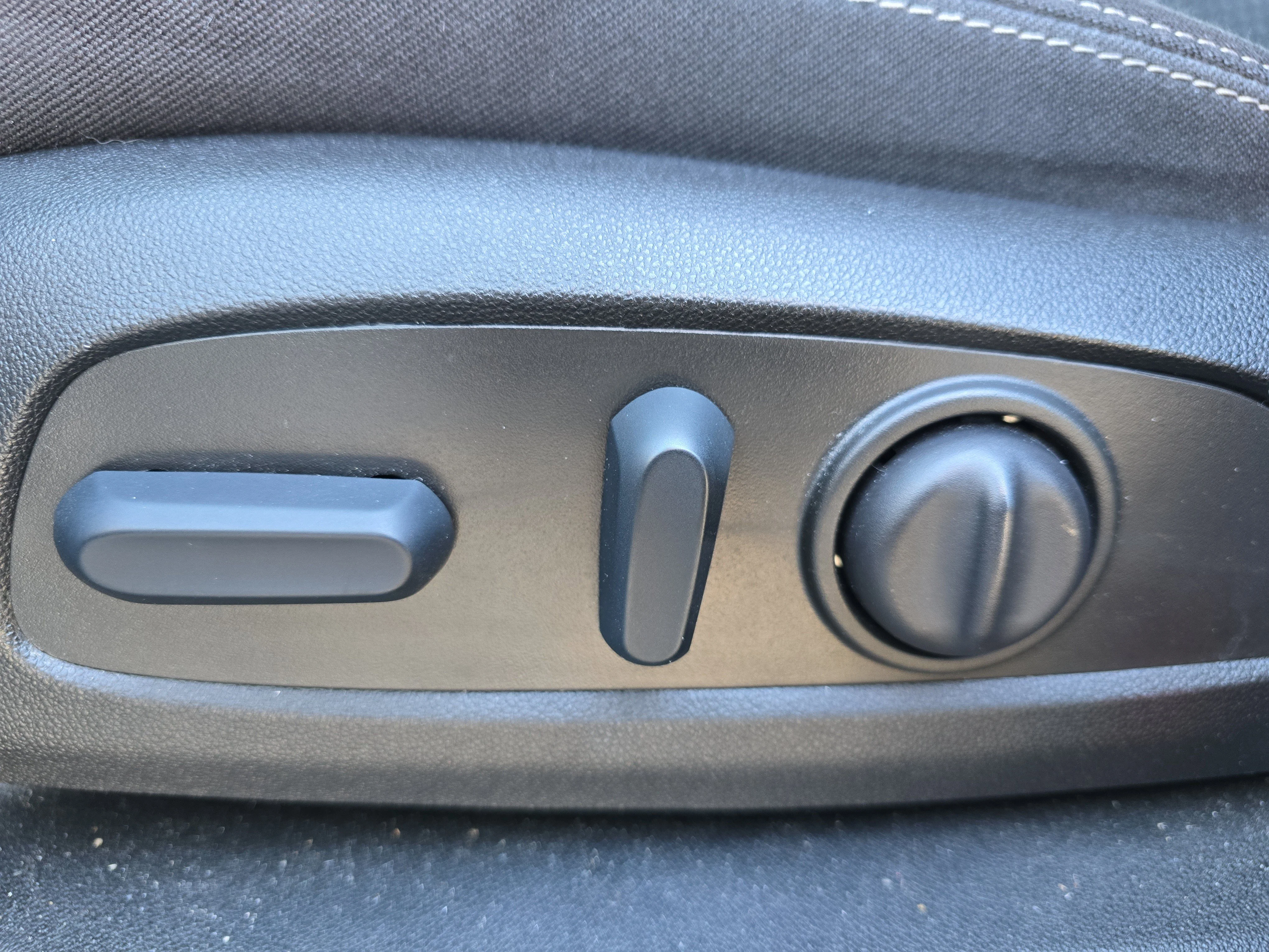 Used 2023 Sterling Metallic GMC SLE image 20
