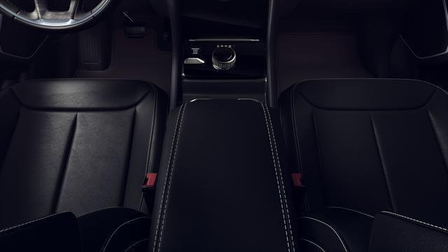 New 2026 Diamond Black Crystal Pearl-Coat Exterior Paint Jeep Limited image 28