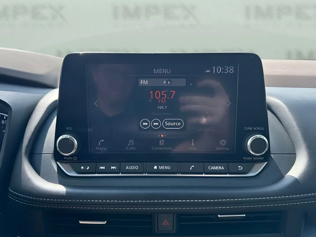 Used 2023  Nissan SV image 18