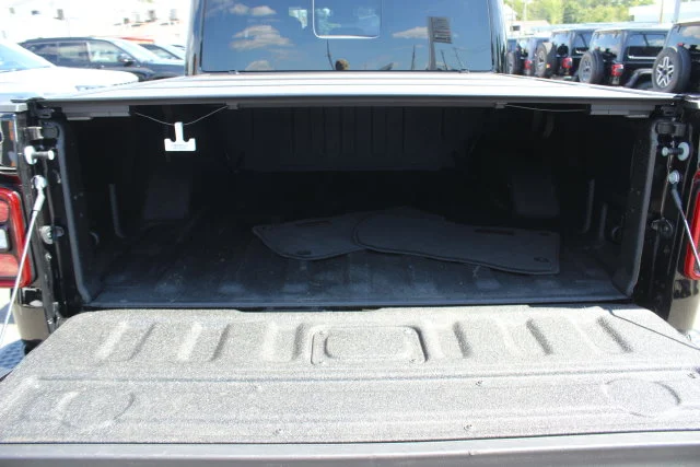 Used 2024 Black Jeep Sport S image 27