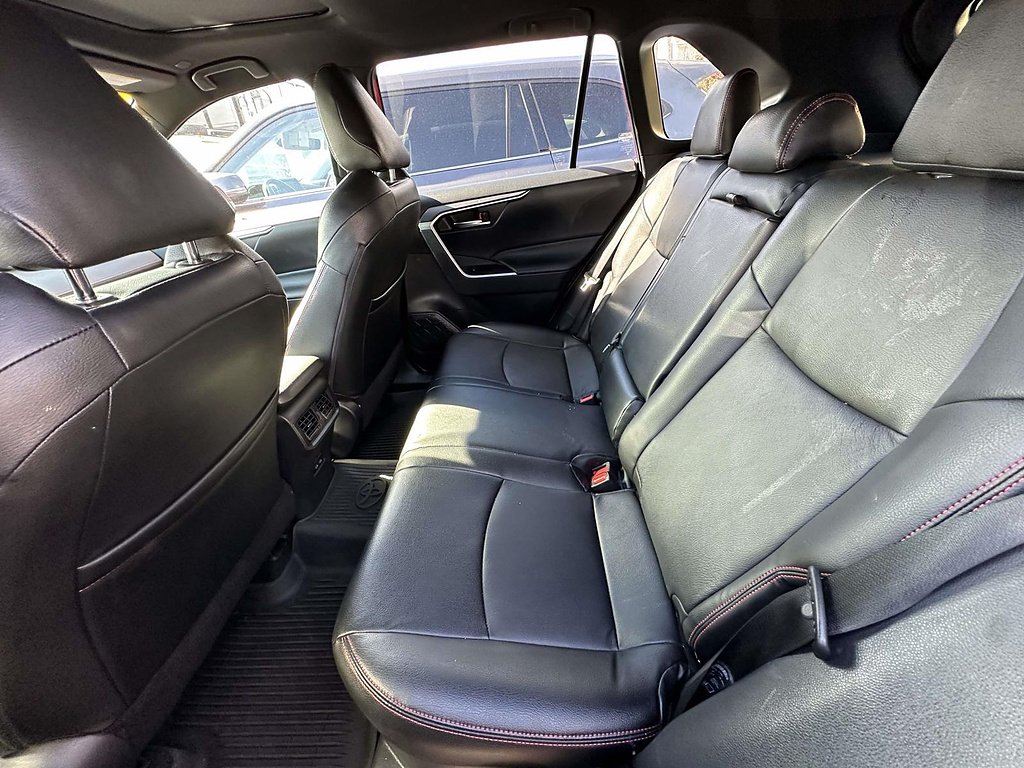 2023 Toyota RAV4 SE - Photo 13