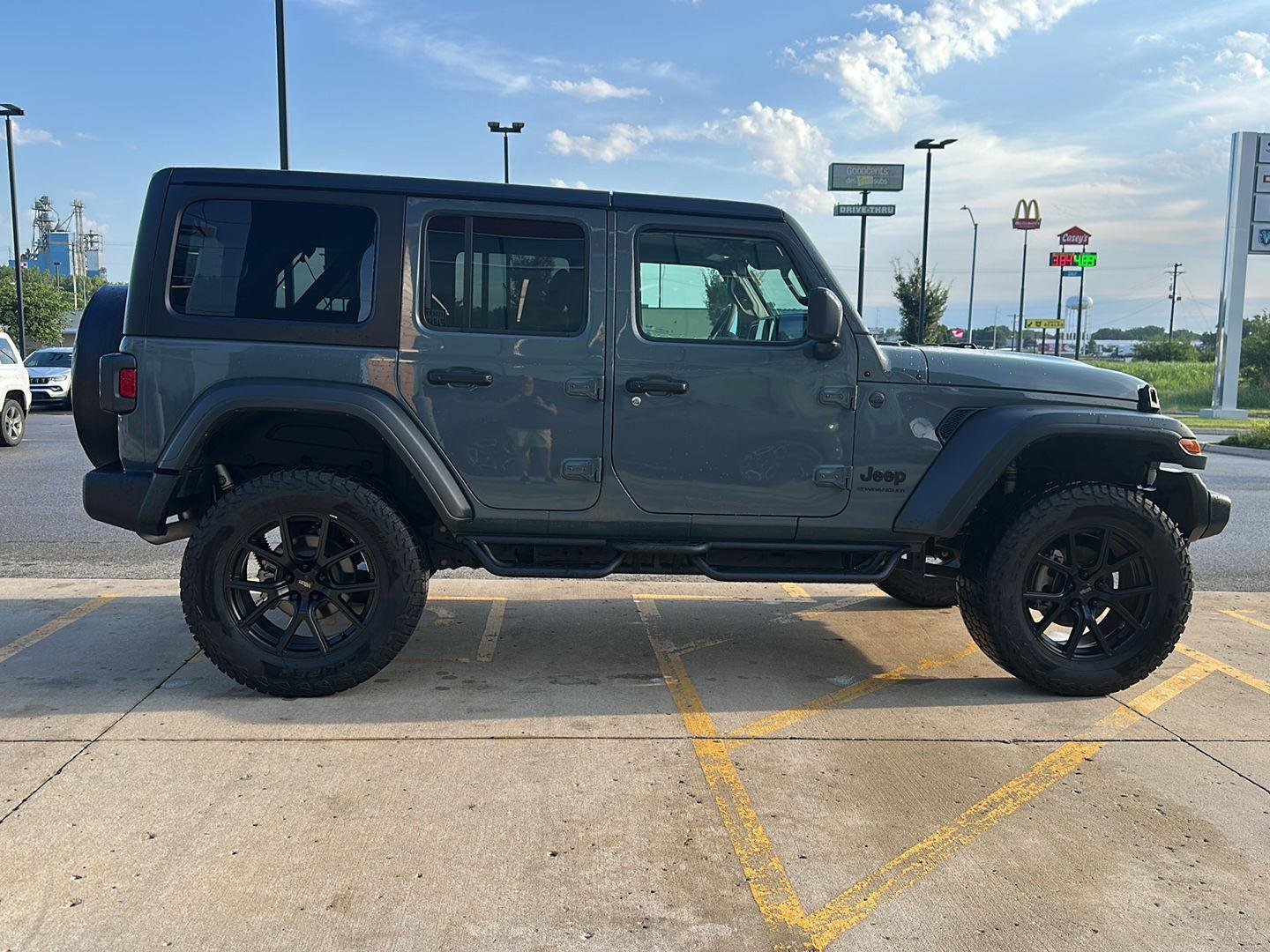 Used 2025 Anvil Clearcoat Jeep Sport S image 4