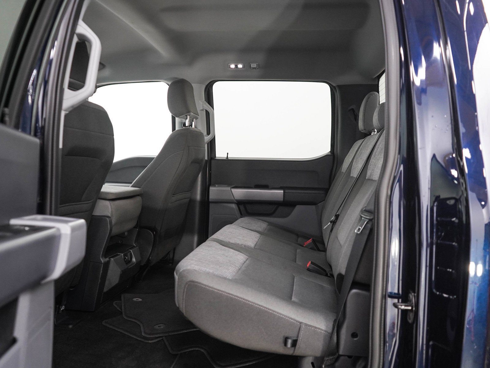 Used 2022 ANTIMATTER BLUE METALLIC Ford  image 17