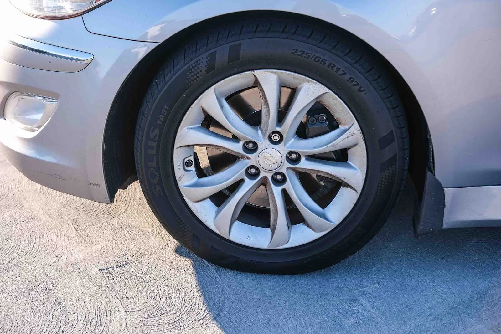 Used 2013 Titanium Gray Metallic Hyundai 3.8L image 10