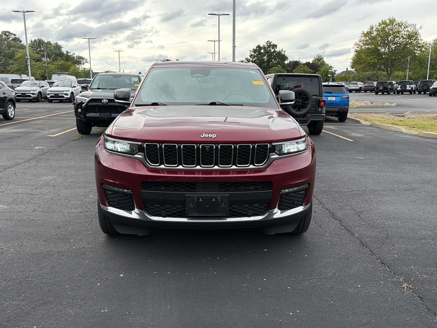 Used 2023 Velvet Red Pearlcoat Jeep Limited image 8