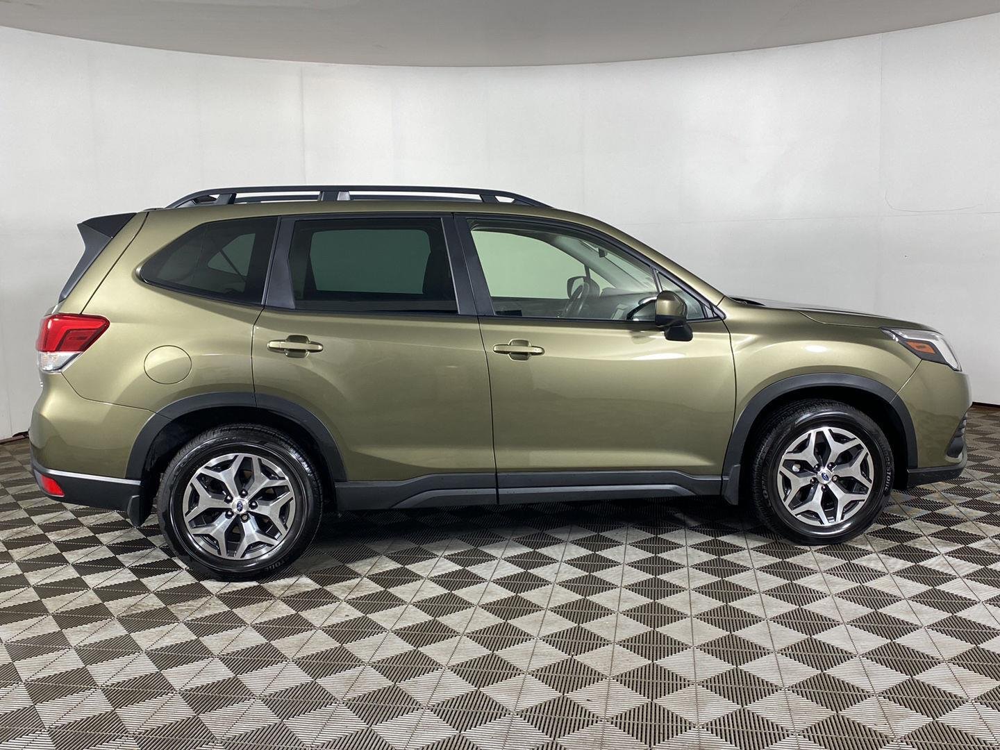 Used 2024 Autumn Green Metallic Subaru Premium image 4