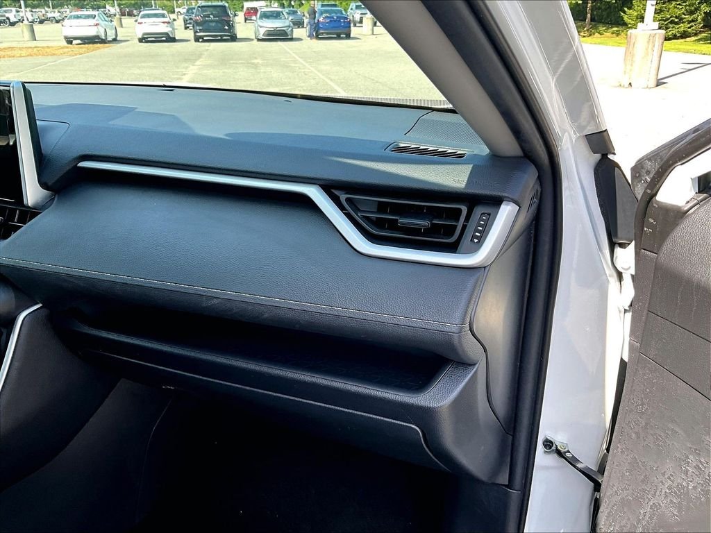 Used 2025 White Toyota XLE image 13