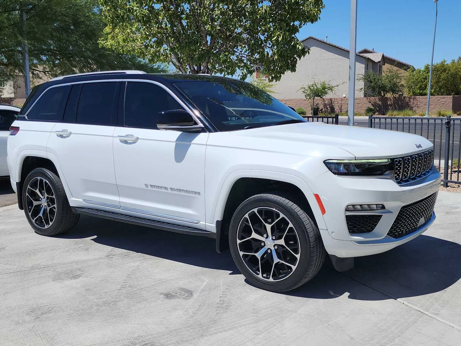Used 2022 Bright White Clearcoat Jeep Summit Reserve image 2